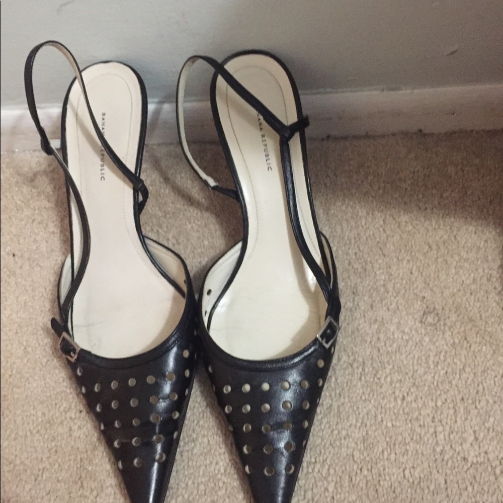 Black kitten heels
